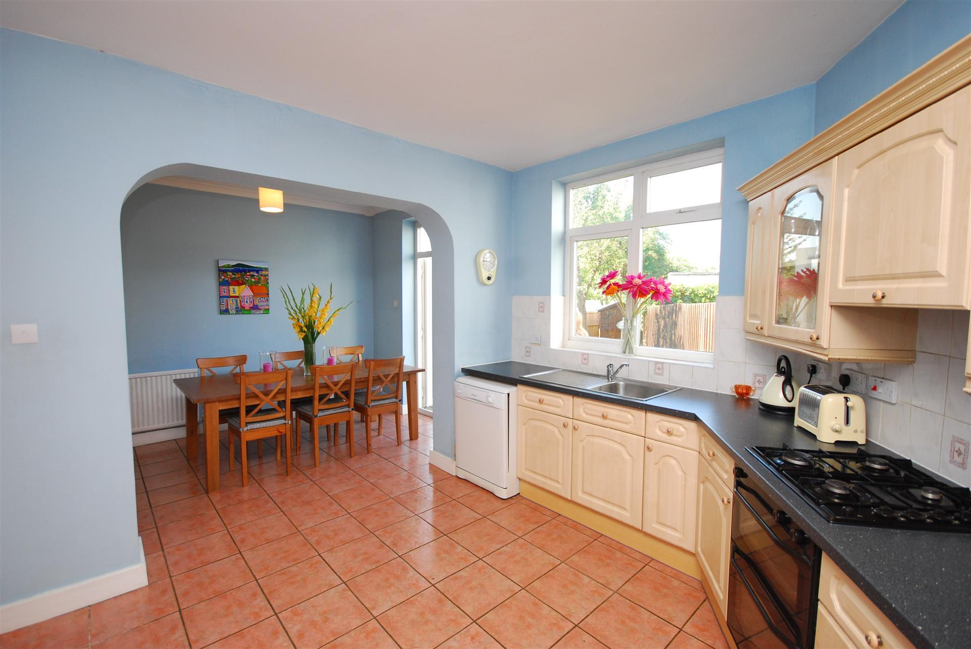 4 bedroom Semi-Detached House to rent - Martyn Gerrard