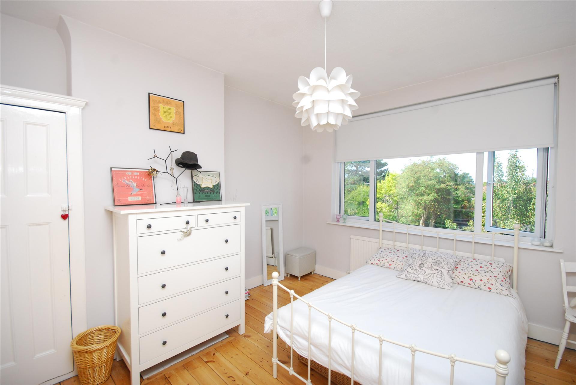 4 bedroom Semi-Detached House to rent - Martyn Gerrard