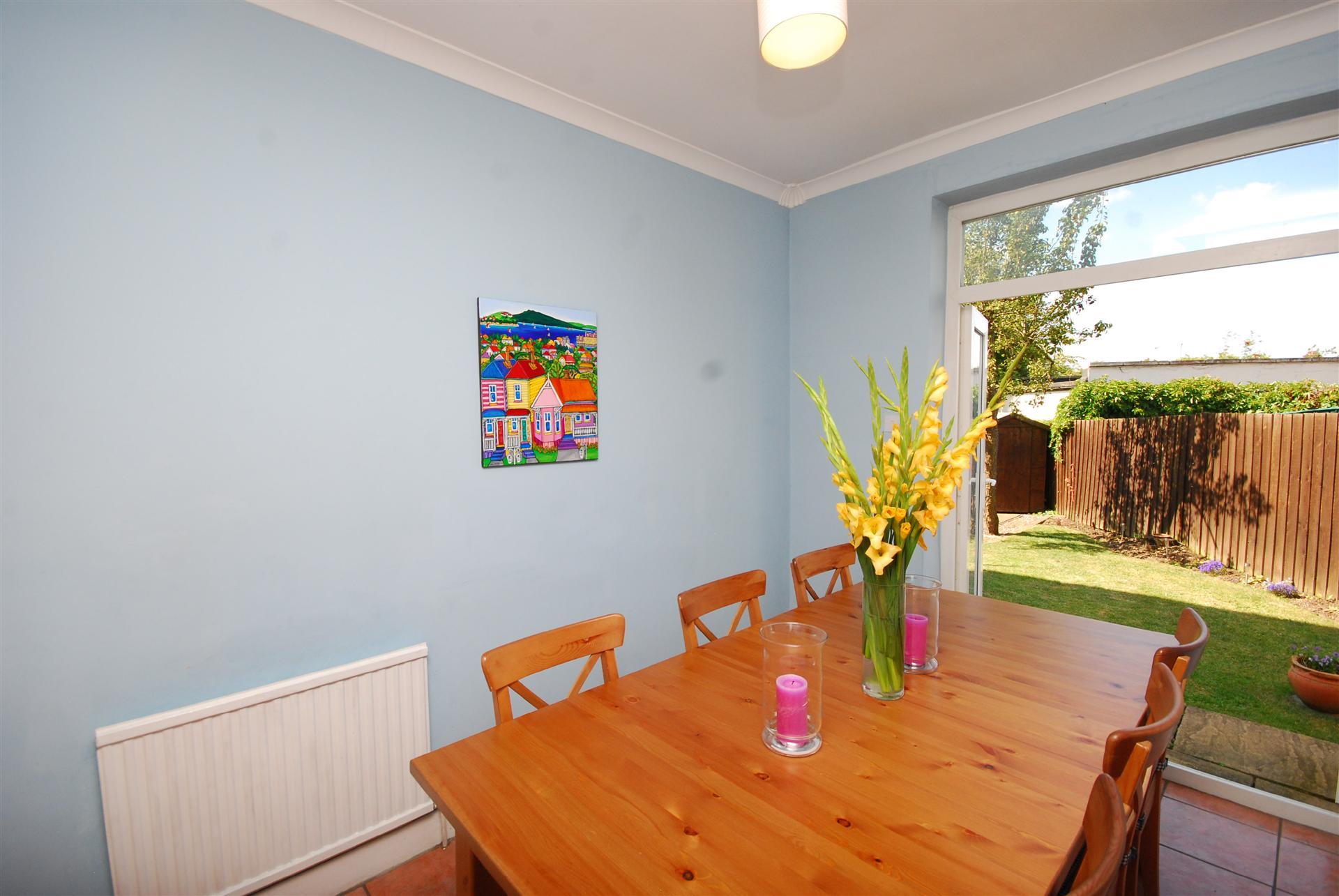 4 bedroom Semi-Detached House to rent - Martyn Gerrard