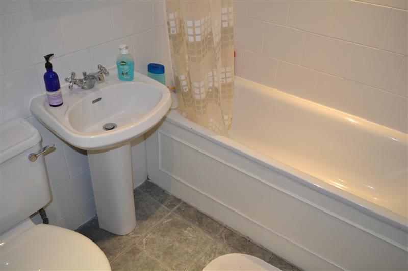 2 bedroom Ground Floor Flat to rent - Martyn Gerrard