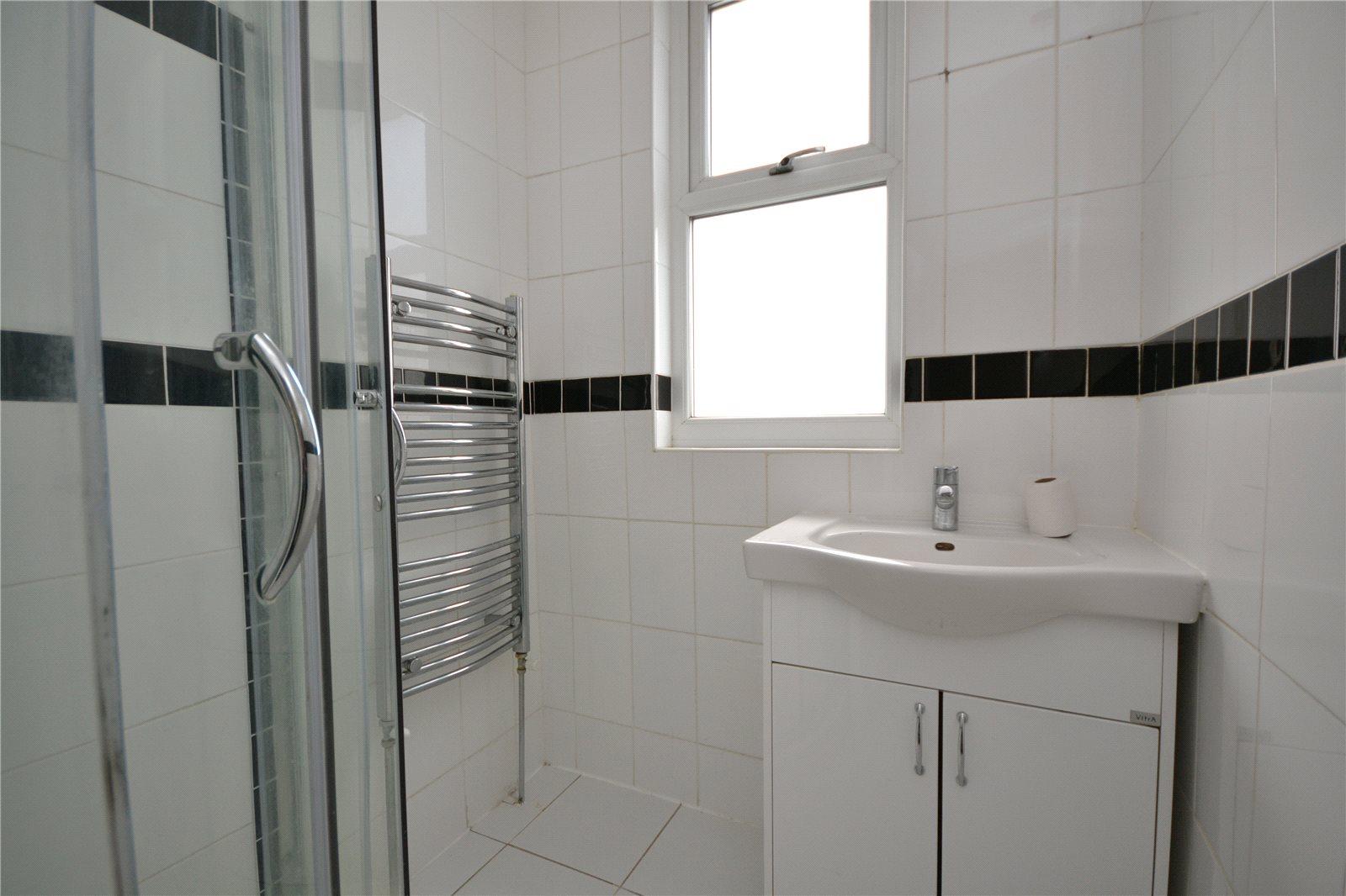4 bedroom Semi-Detached House to rent - Martyn Gerrard
