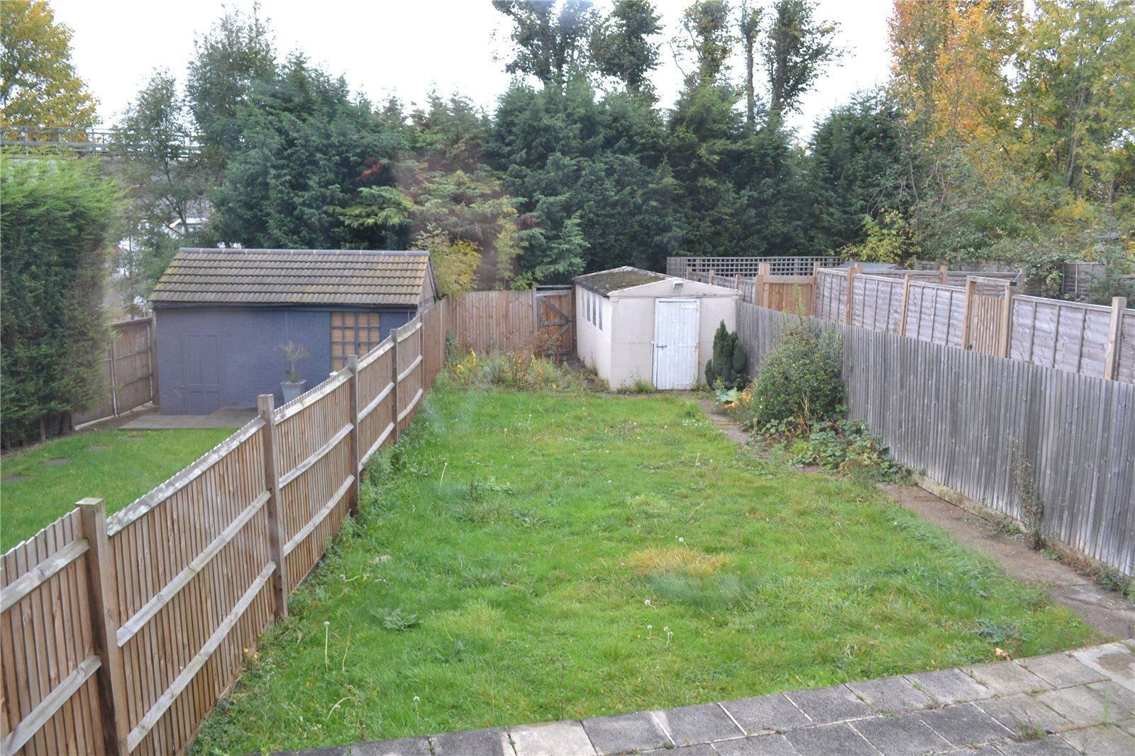 4 bedroom Semi-Detached House to rent - Martyn Gerrard