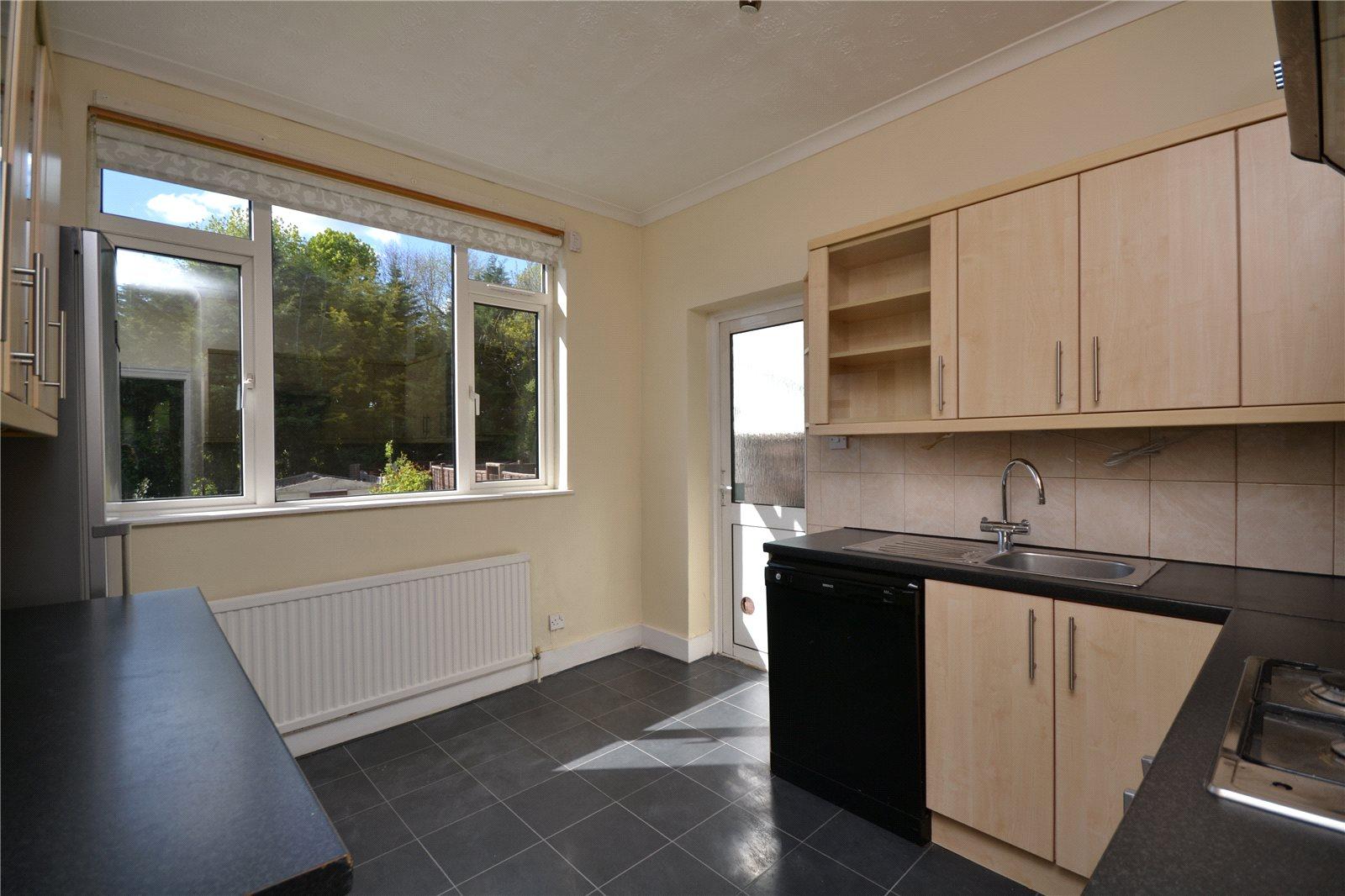 4 bedroom Semi-Detached House to rent - Martyn Gerrard