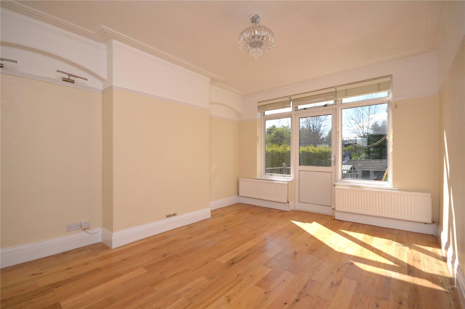 4 bedroom Semi-Detached House to rent - Martyn Gerrard