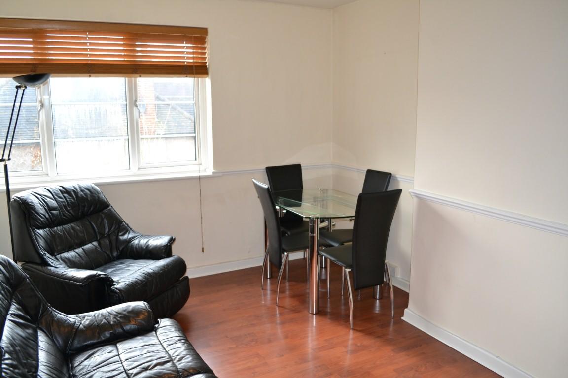 2 bedroom Apartment to rent - Martyn Gerrard