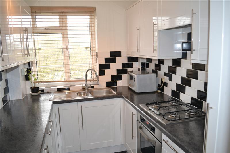 2 bedroom Apartment to rent - Martyn Gerrard