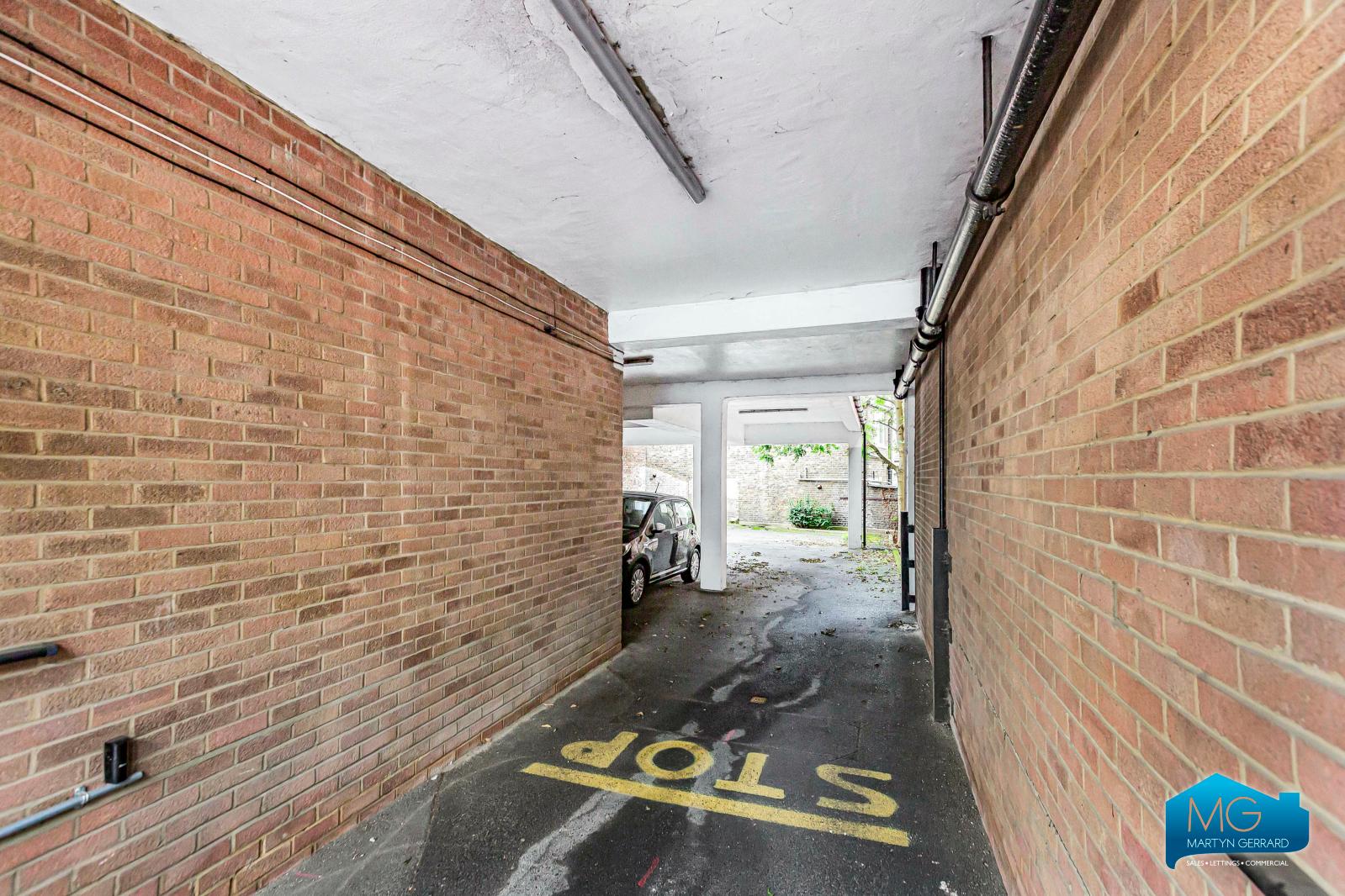 2 bedroom Apartment to rent - Martyn Gerrard