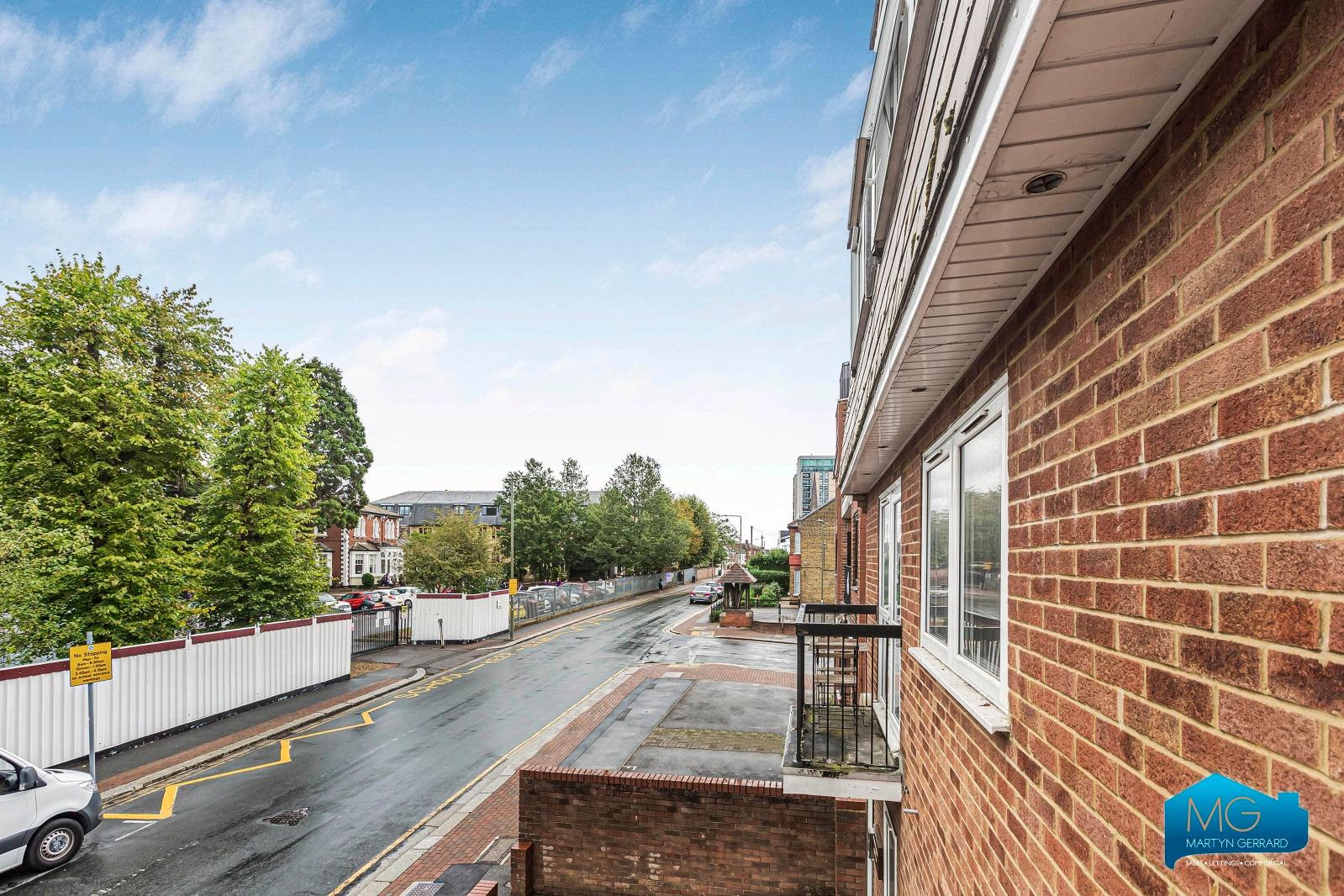 2 bedroom Apartment to rent - Martyn Gerrard