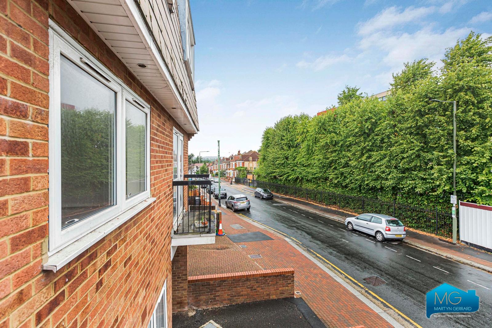 2 bedroom Apartment to rent - Martyn Gerrard
