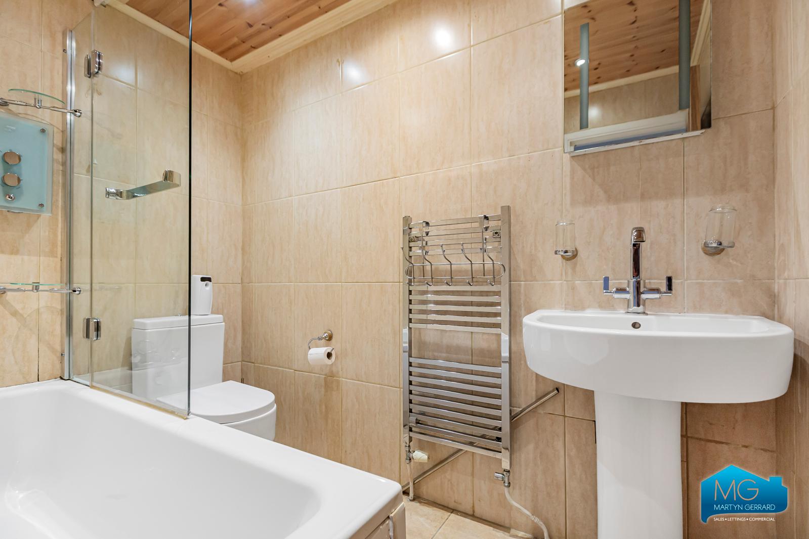 2 bedroom Apartment to rent - Martyn Gerrard
