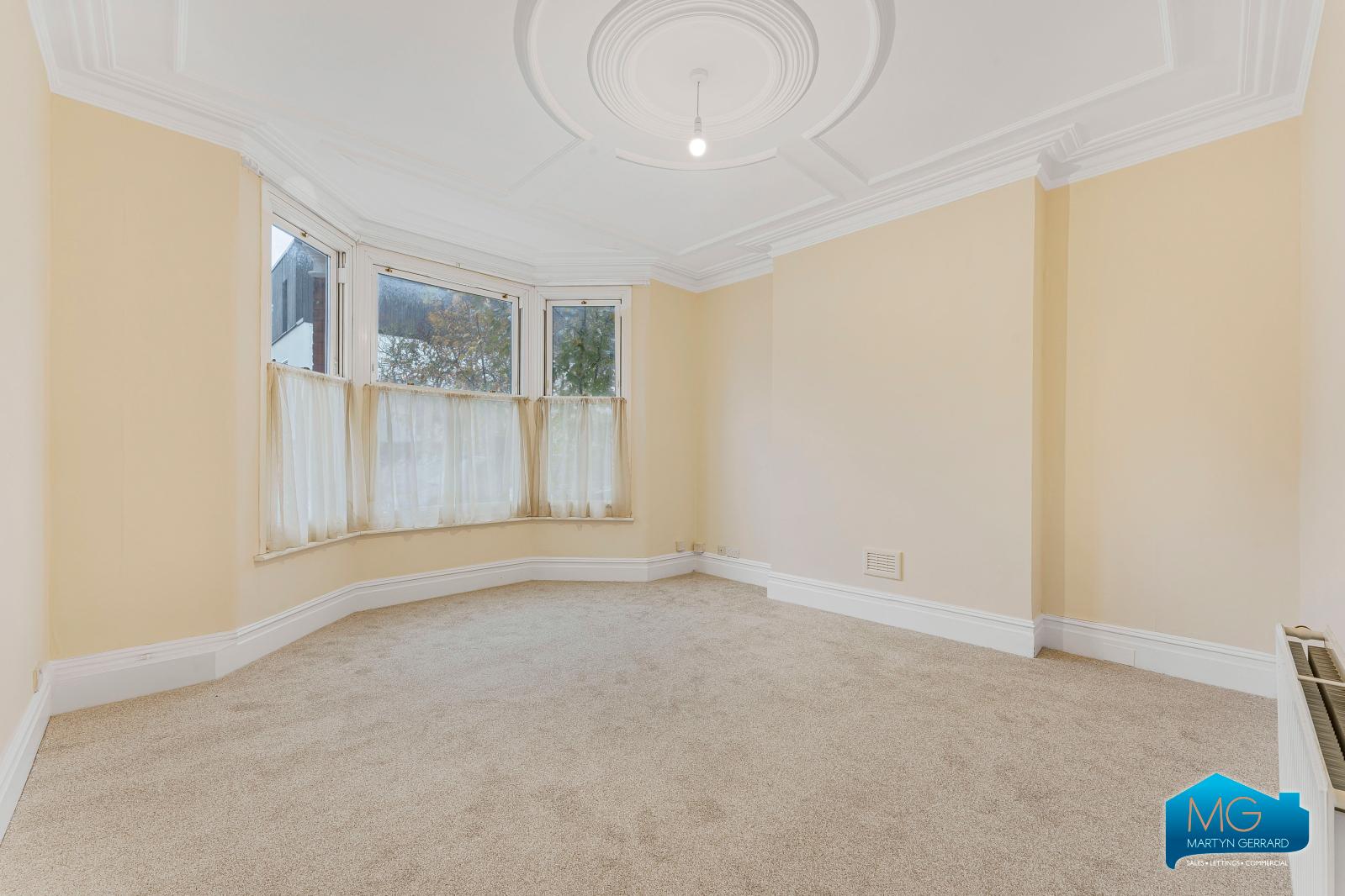 1 bedroom Ground Floor Flat to rent - Martyn Gerrard