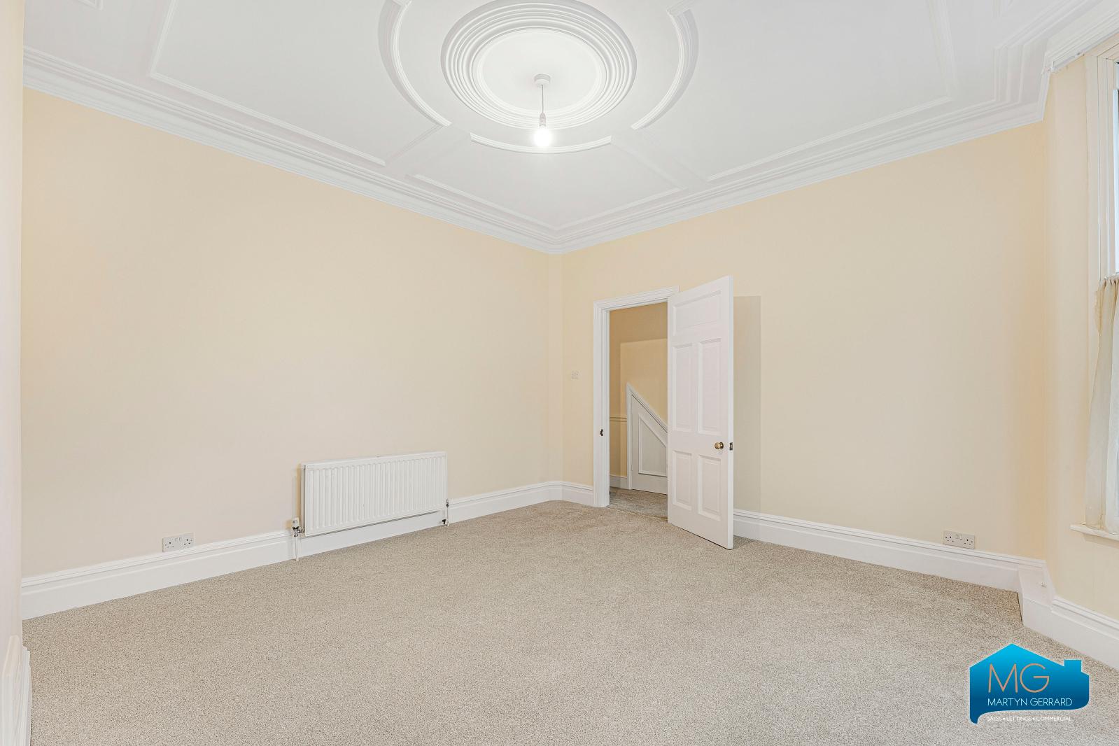 1 bedroom Ground Floor Flat to rent - Martyn Gerrard