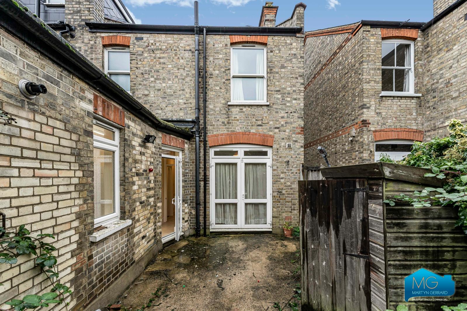 1 bedroom Ground Floor Flat to rent - Martyn Gerrard