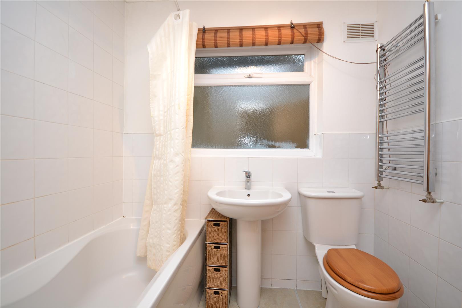 2 bedroom Ground Floor Flat to rent - Martyn Gerrard