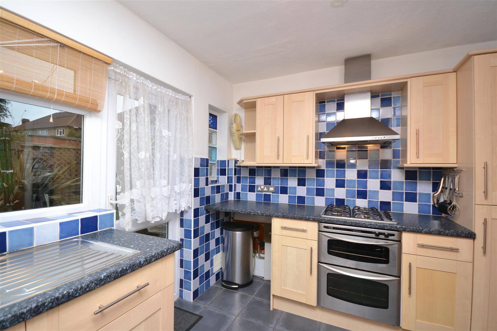 2 bedroom Ground Floor Flat to rent - Martyn Gerrard