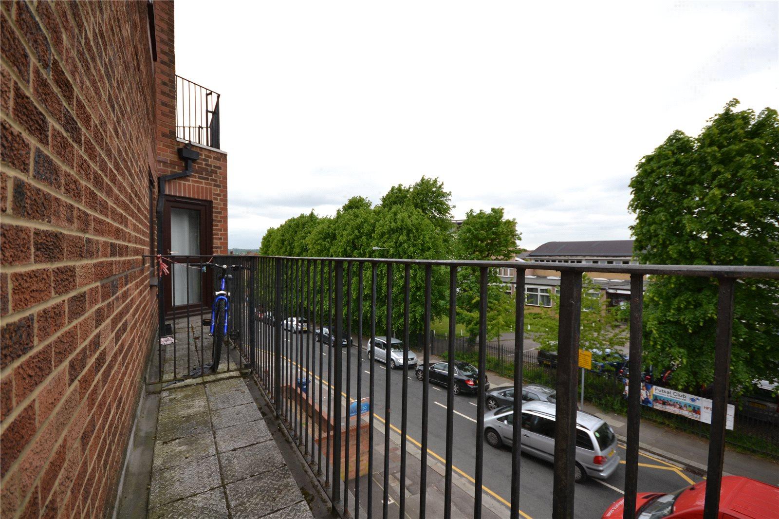 1 bedroom Apartment to rent + ' - Martyn Gerrard