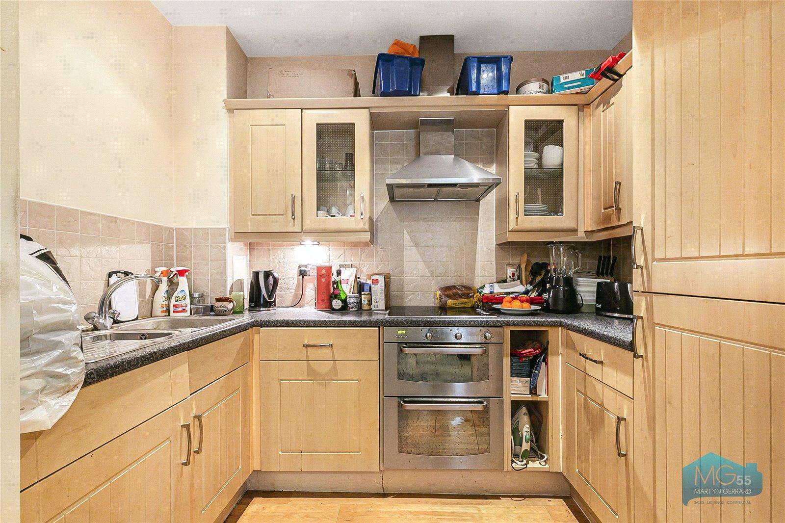 2 bedroom Ground Floor Flat to rent - Martyn Gerrard