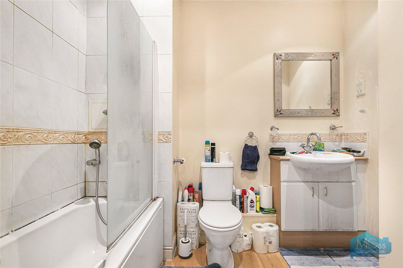 2 bedroom Ground Floor Flat to rent - Martyn Gerrard
