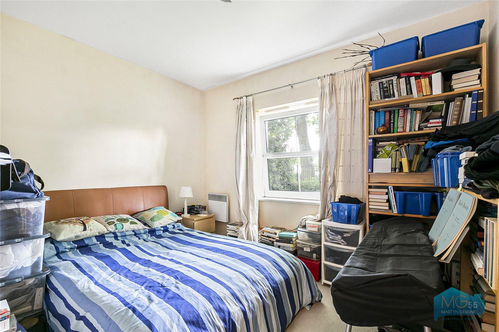 2 bedroom Ground Floor Flat to rent - Martyn Gerrard