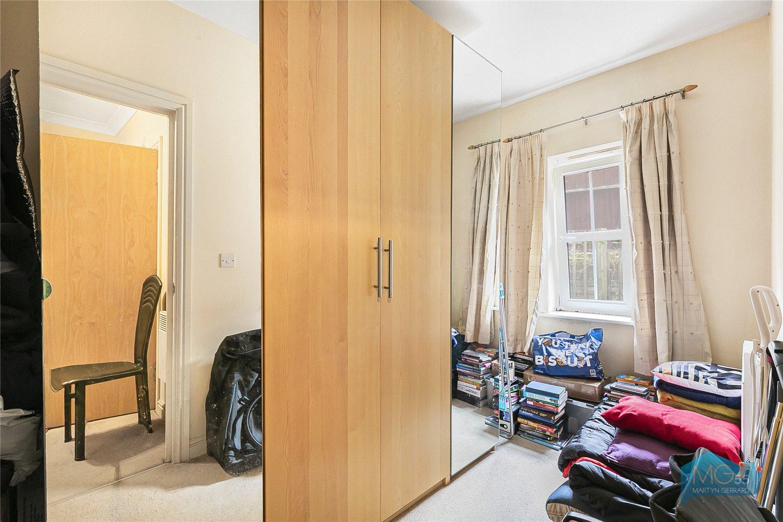2 bedroom Ground Floor Flat to rent - Martyn Gerrard