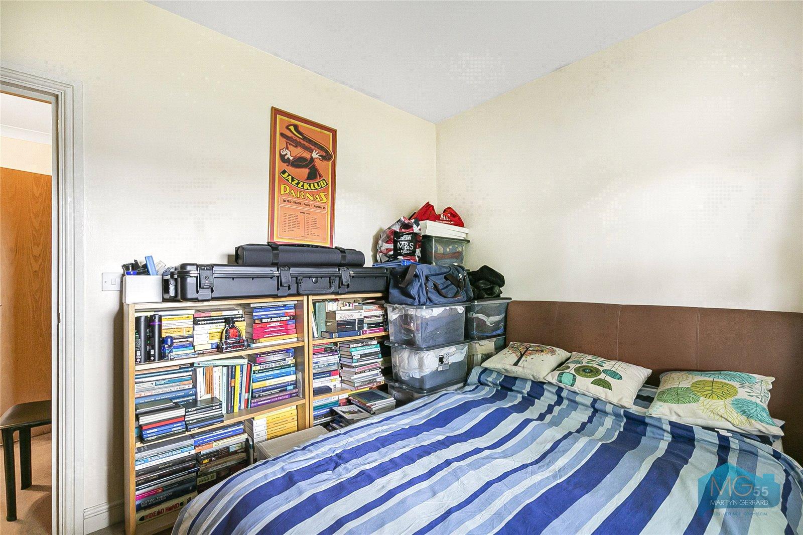2 bedroom Ground Floor Flat to rent - Martyn Gerrard