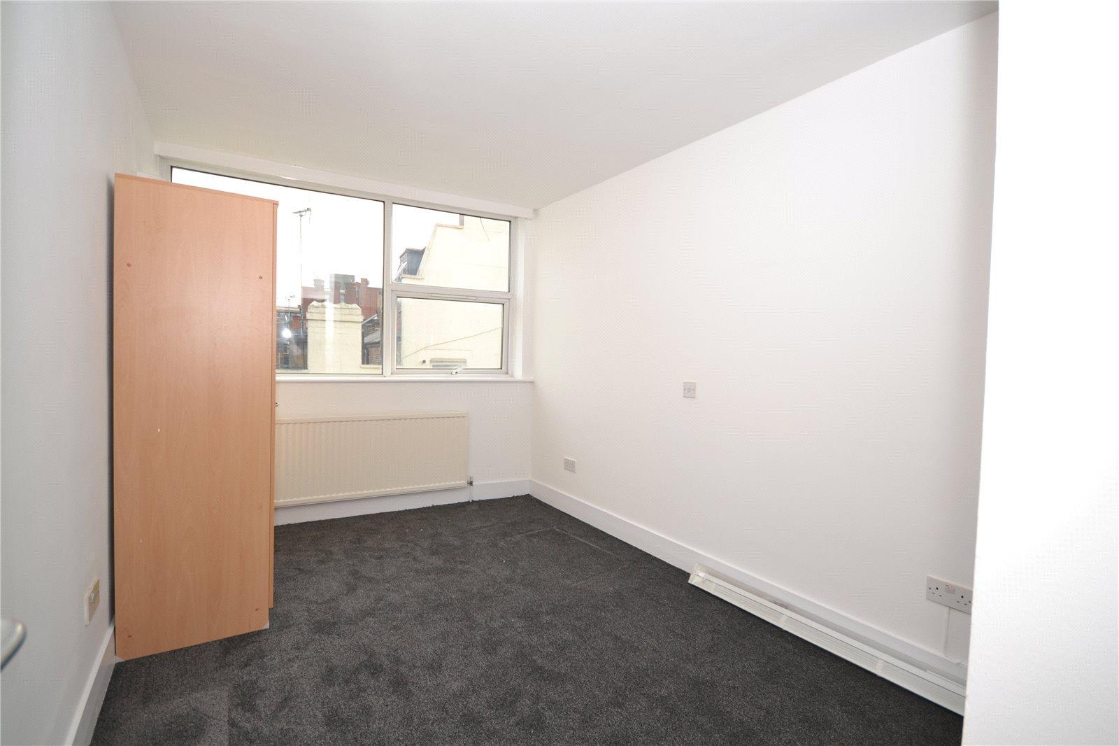 2 bedroom Apartment to rent - Martyn Gerrard