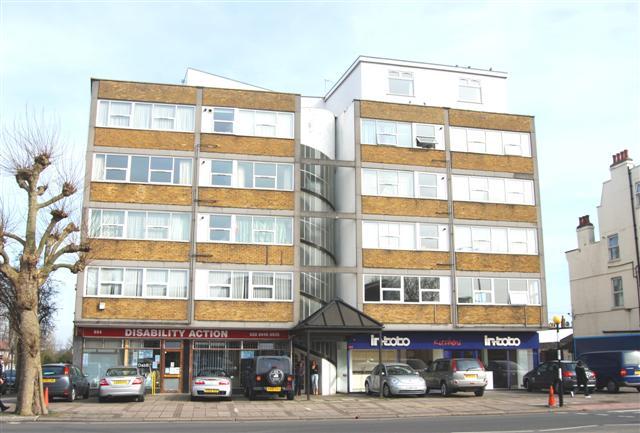 2 bedroom Apartment to rent - Martyn Gerrard