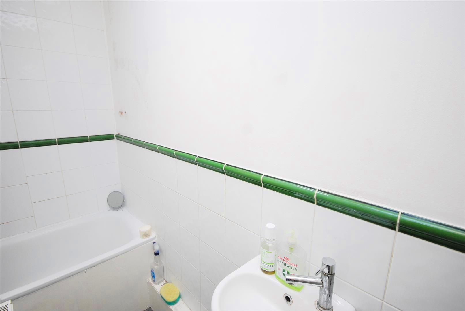 2 bedroom Apartment to rent - Martyn Gerrard