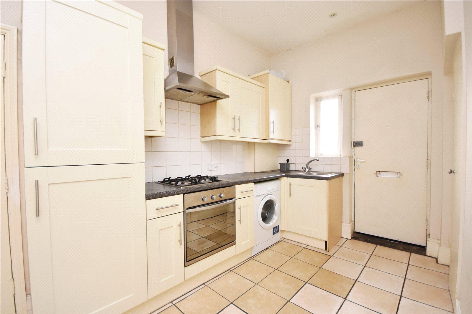 2 bedroom Apartment to rent - Martyn Gerrard