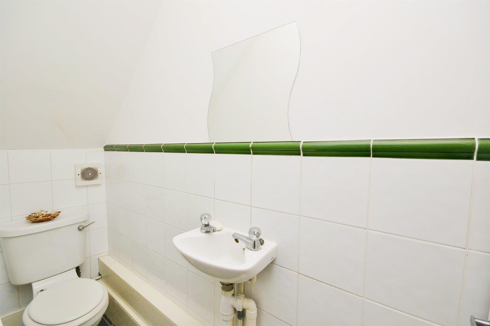 2 bedroom Apartment to rent - Martyn Gerrard