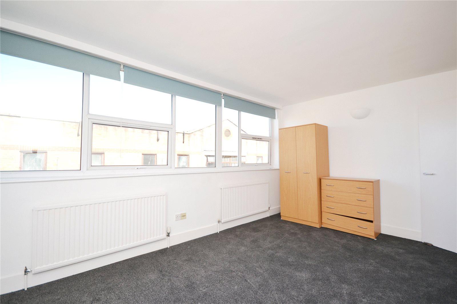 2 bedroom Apartment to rent - Martyn Gerrard