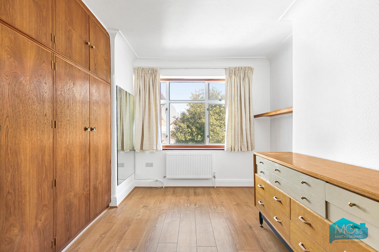 4 bedroom Semi-Detached House to rent - Martyn Gerrard