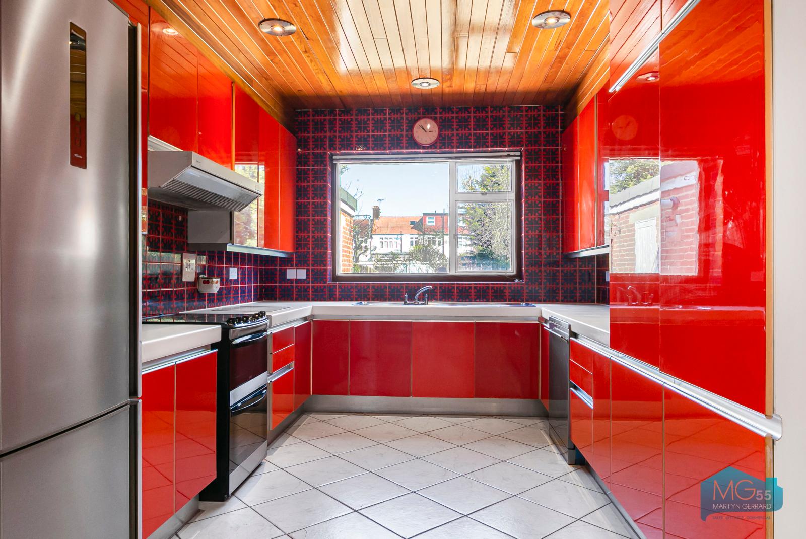 4 bedroom Semi-Detached House to rent - Martyn Gerrard