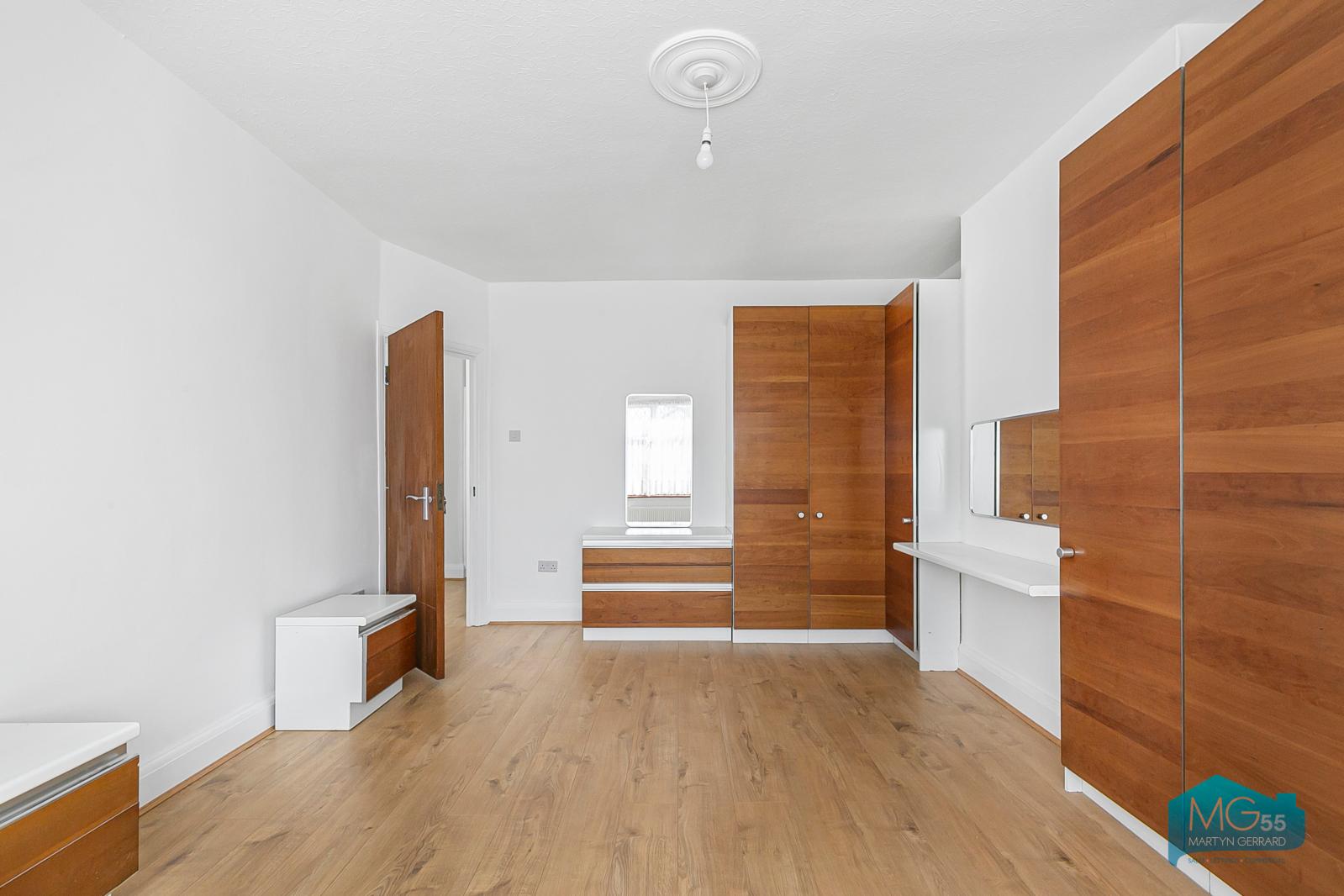4 bedroom Semi-Detached House to rent - Martyn Gerrard