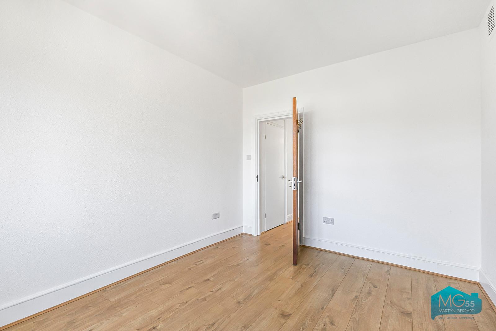 4 bedroom Semi-Detached House to rent - Martyn Gerrard