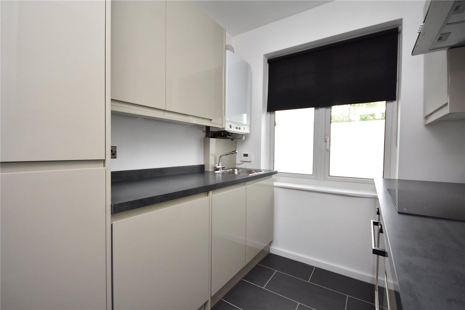 2 bedroom Apartment to rent - Martyn Gerrard