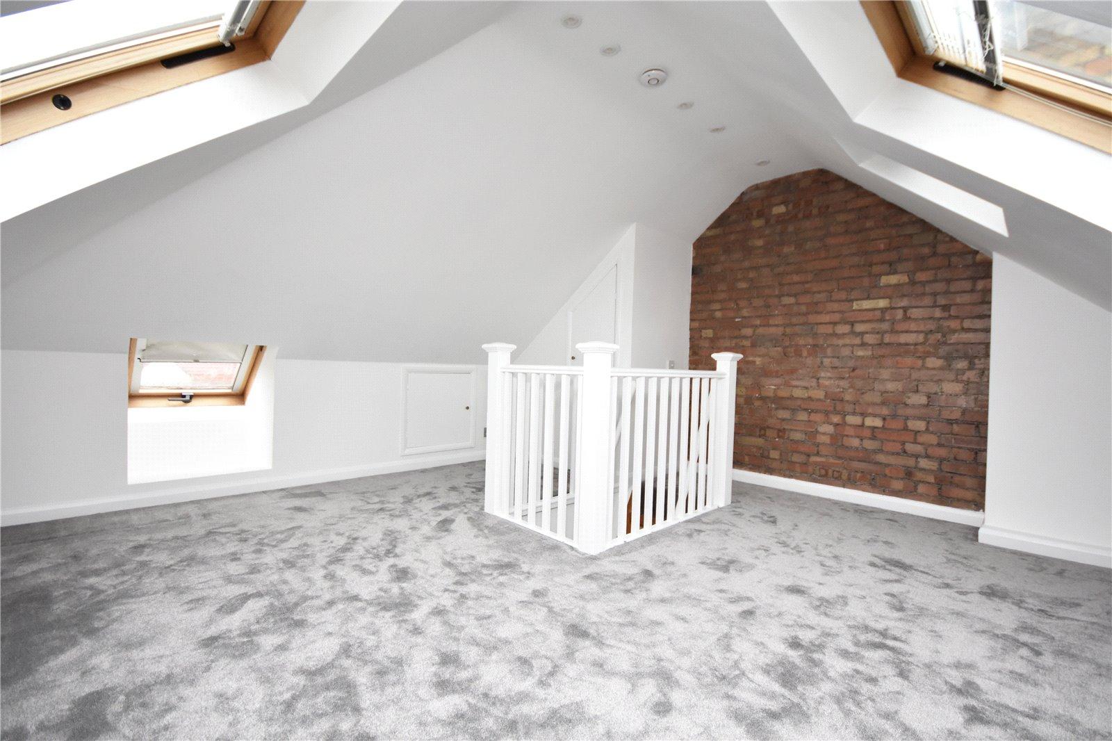 2 bedroom Apartment to rent + ' - Martyn Gerrard