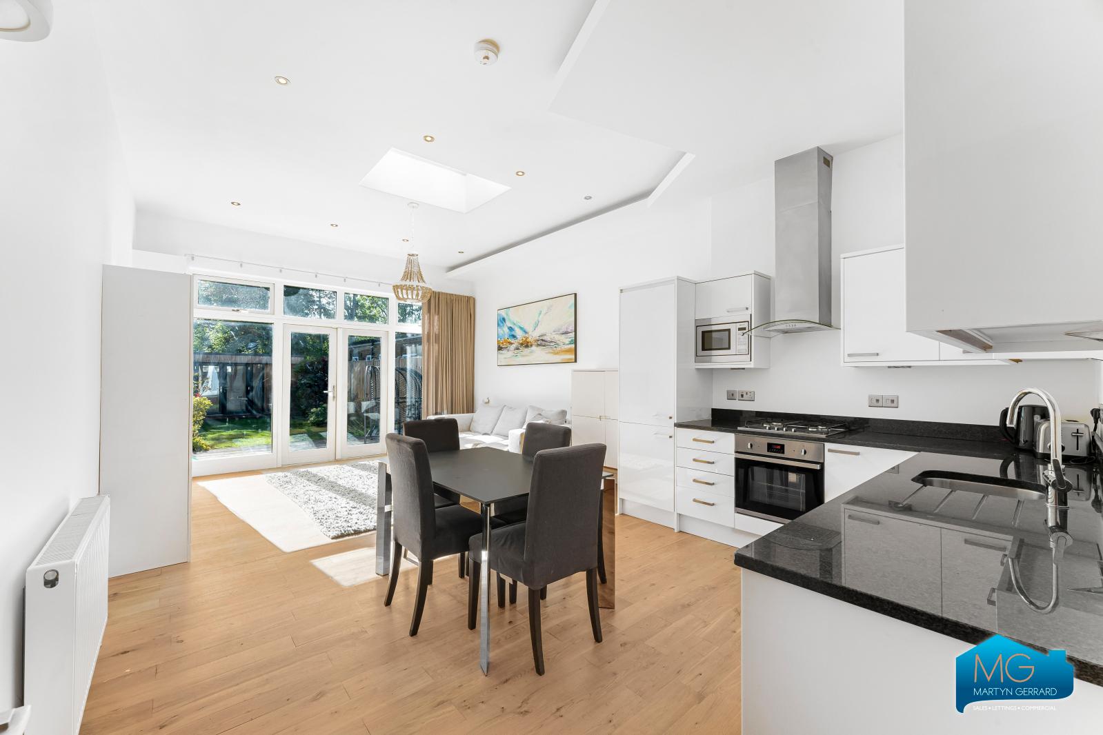 1 bedroom Ground Floor Flat to rent - Martyn Gerrard