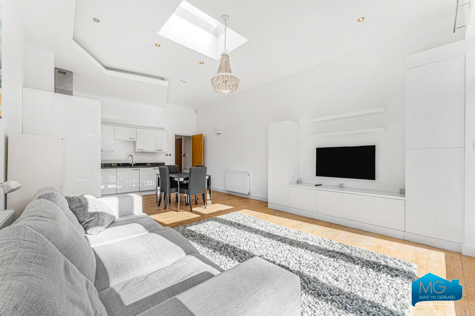 1 bedroom Ground Floor Flat to rent - Martyn Gerrard