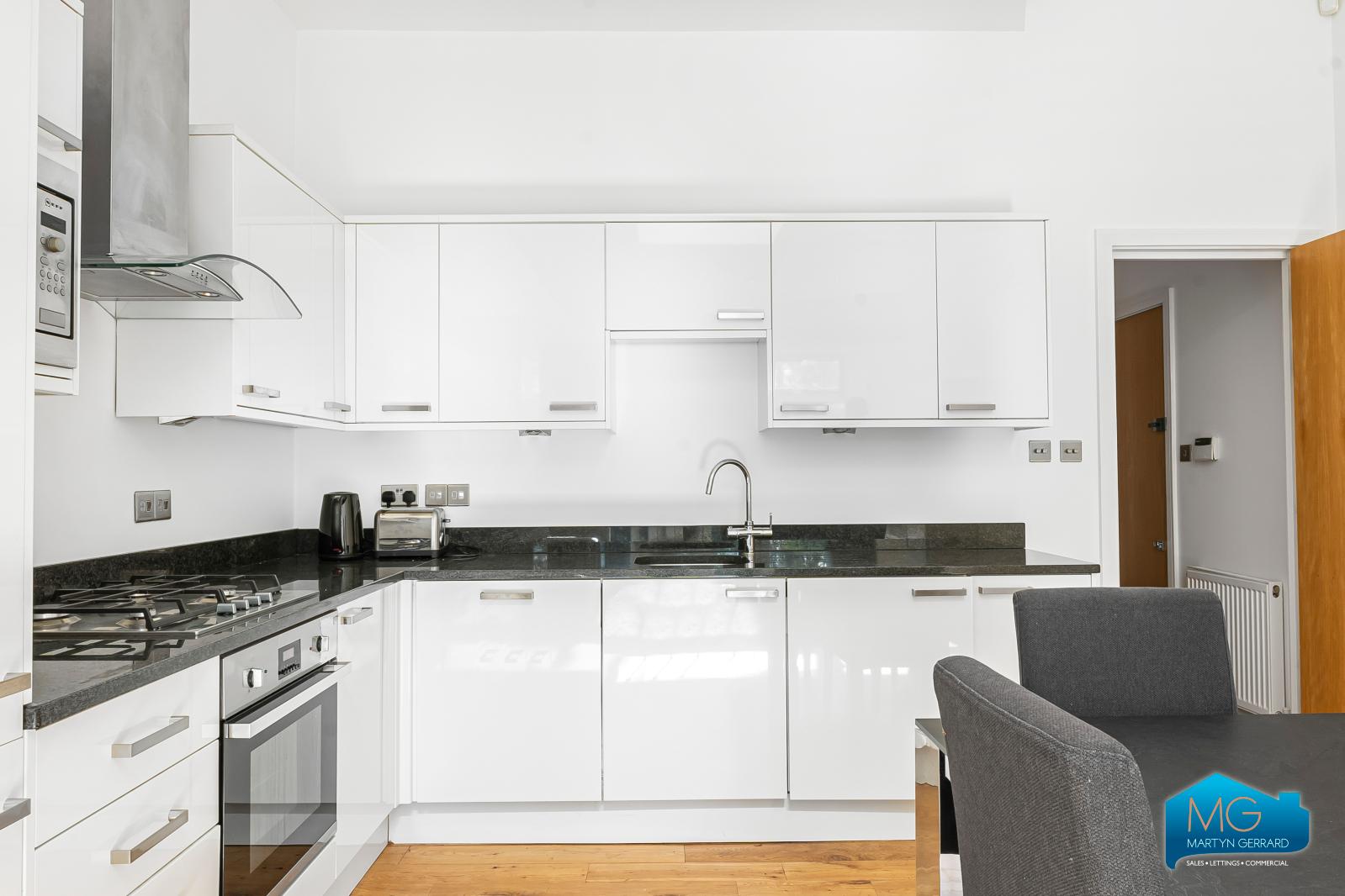 1 bedroom Ground Floor Flat to rent - Martyn Gerrard
