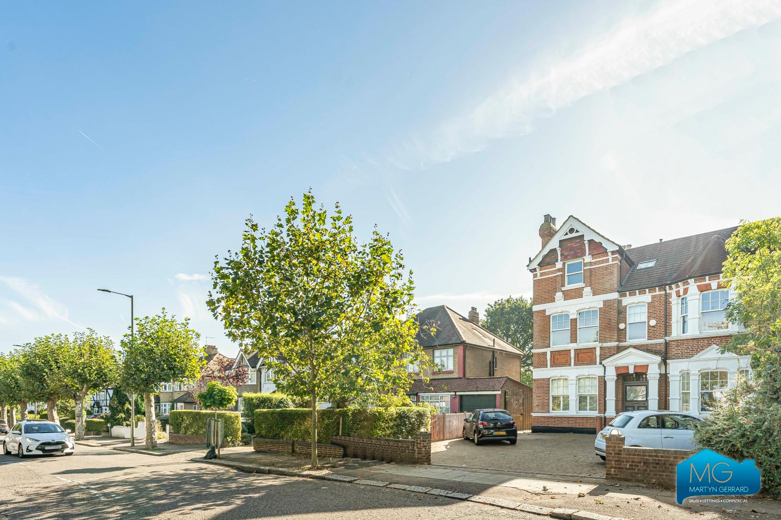 1 bedroom Ground Floor Flat to rent - Martyn Gerrard