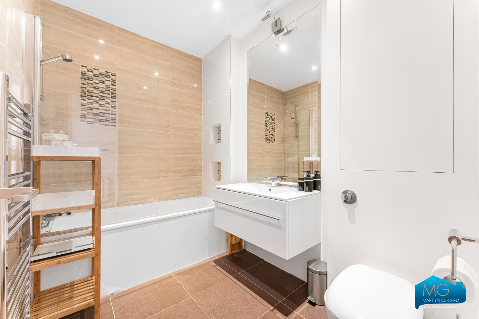 1 bedroom Ground Floor Flat to rent - Martyn Gerrard