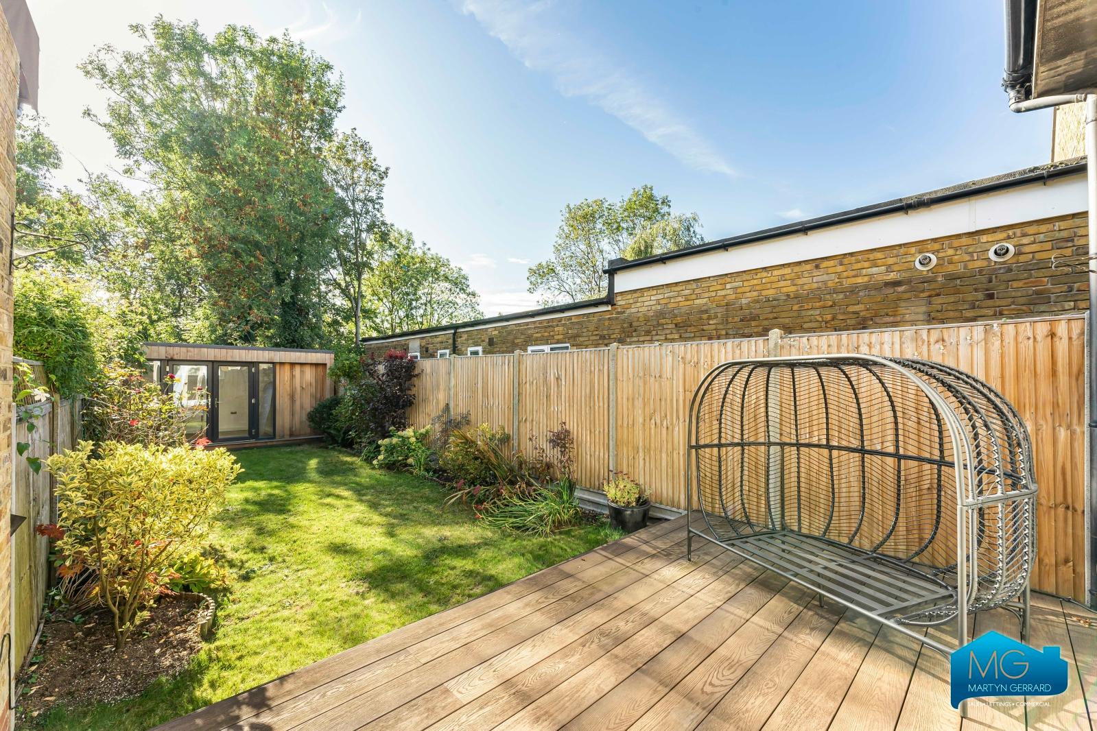 1 bedroom Ground Floor Flat to rent - Martyn Gerrard