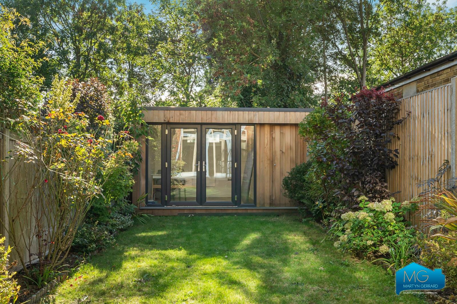 1 bedroom Ground Floor Flat to rent - Martyn Gerrard