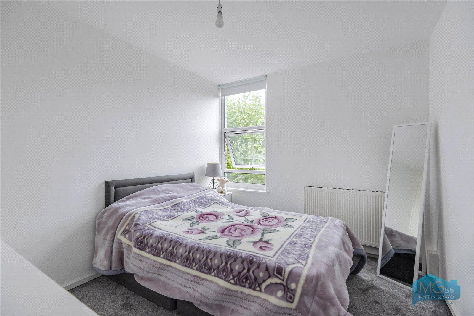 2 bedroom Apartment to rent - Martyn Gerrard