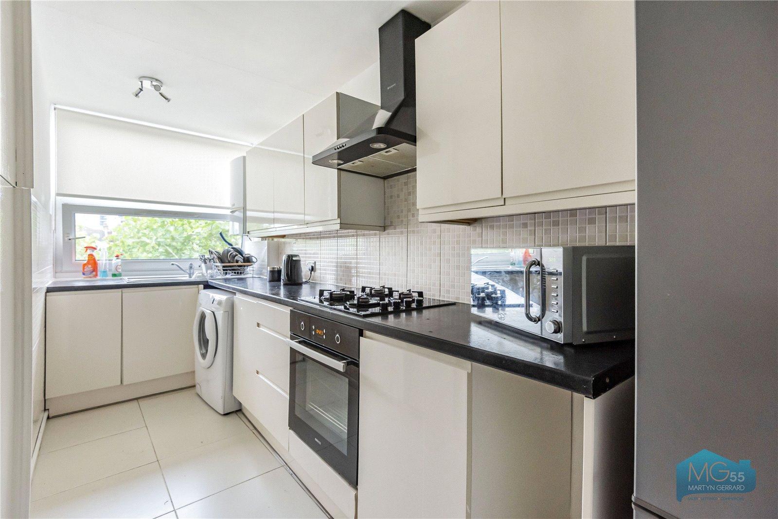 2 bedroom Apartment to rent - Martyn Gerrard