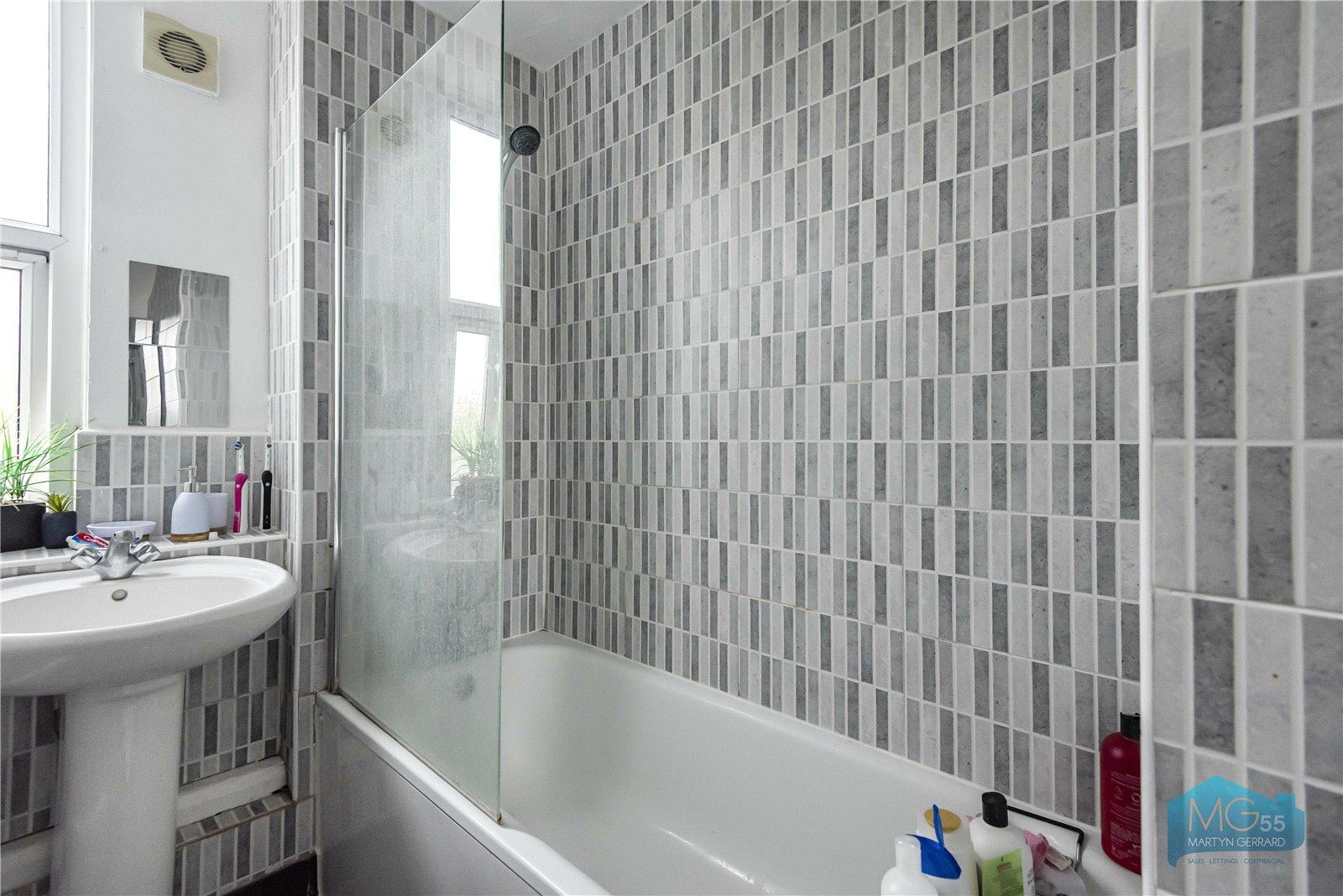 2 bedroom Apartment to rent - Martyn Gerrard