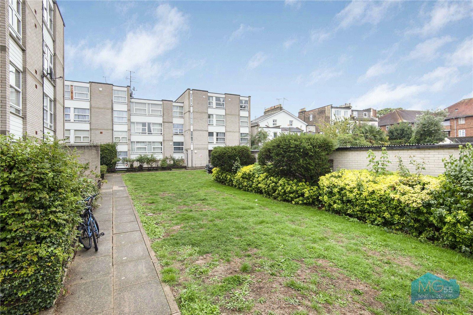 2 bedroom Apartment to rent - Martyn Gerrard