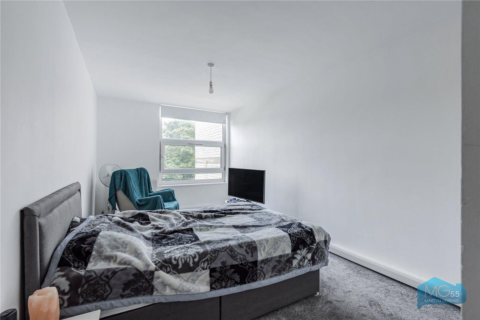 2 bedroom Apartment to rent - Martyn Gerrard