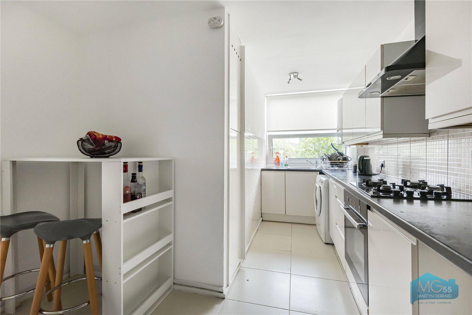 2 bedroom Apartment to rent - Martyn Gerrard